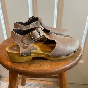 Lmdi girls tulip clogs